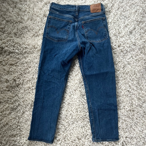 Wedgie Straight Levis - Picture 2 of 4